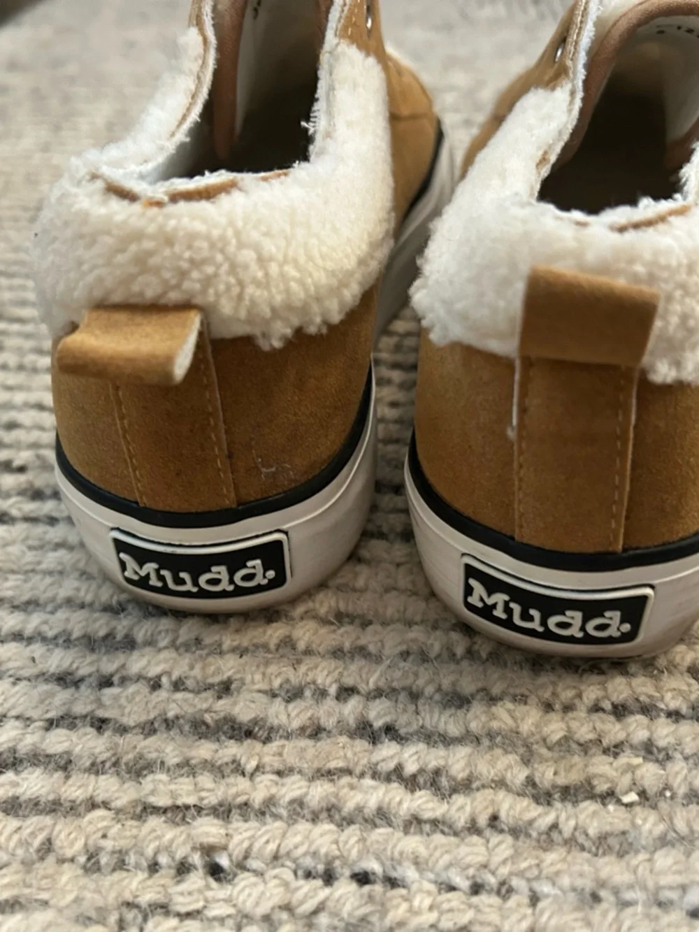 Mudd Slip-On Sneakers with Faux Sherpa fur and Camel Suede Size 9 Poppy Y2K